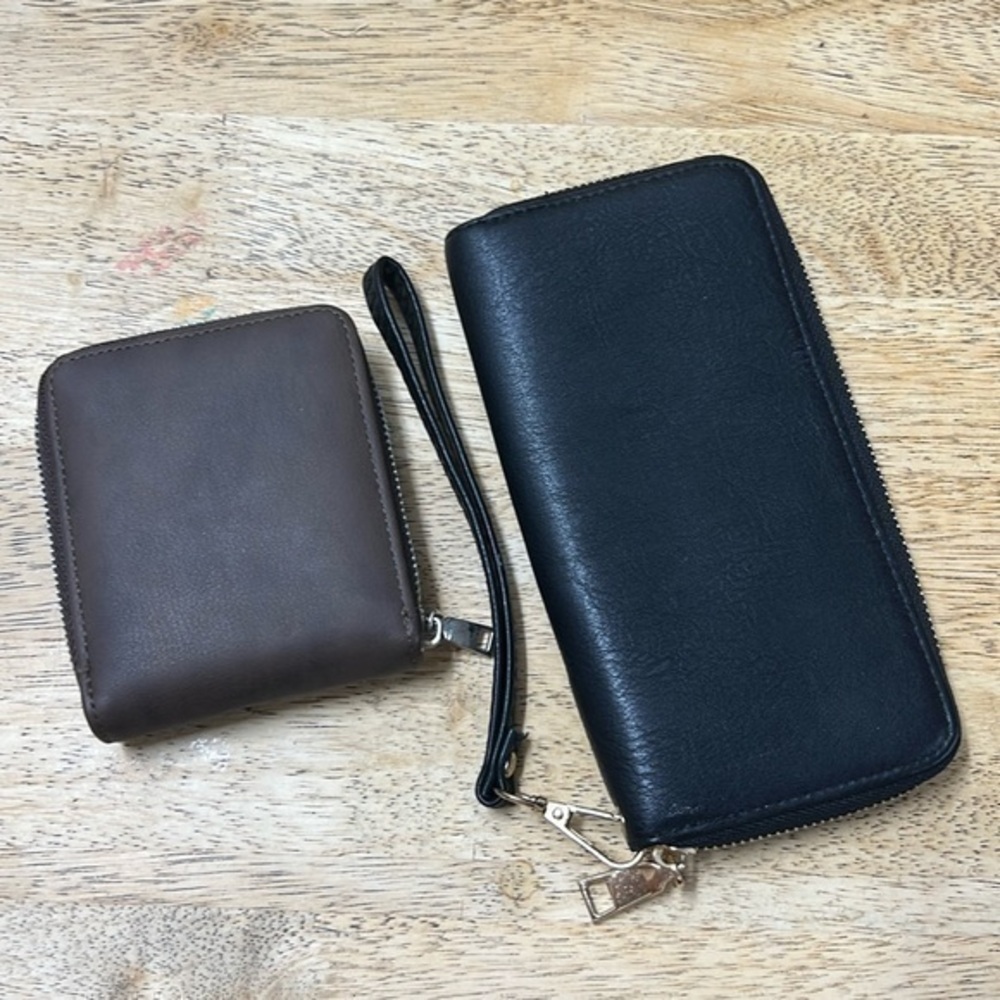 Bundle 2 wallets - NWOT AC2